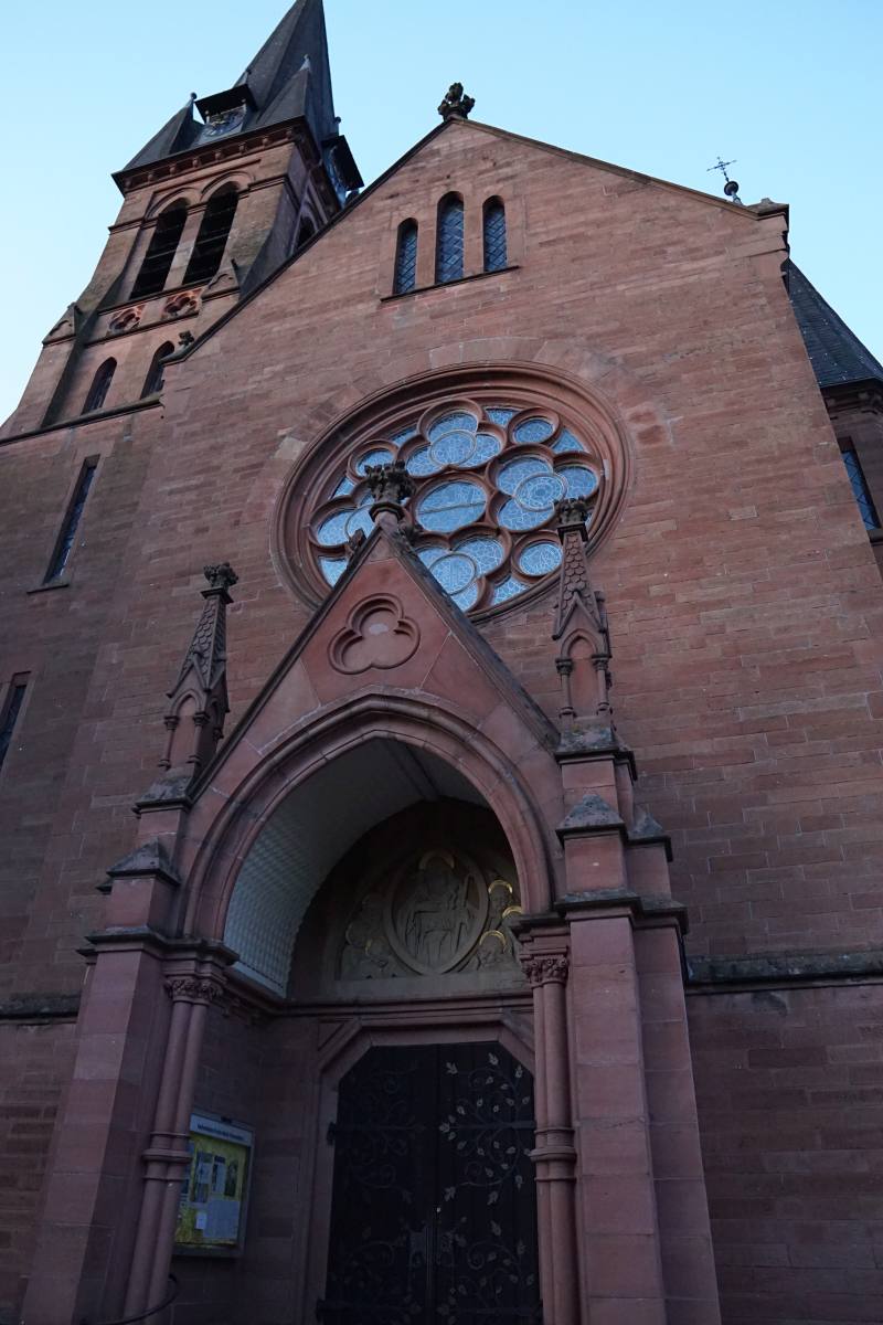 Katholische_Kirche-Front